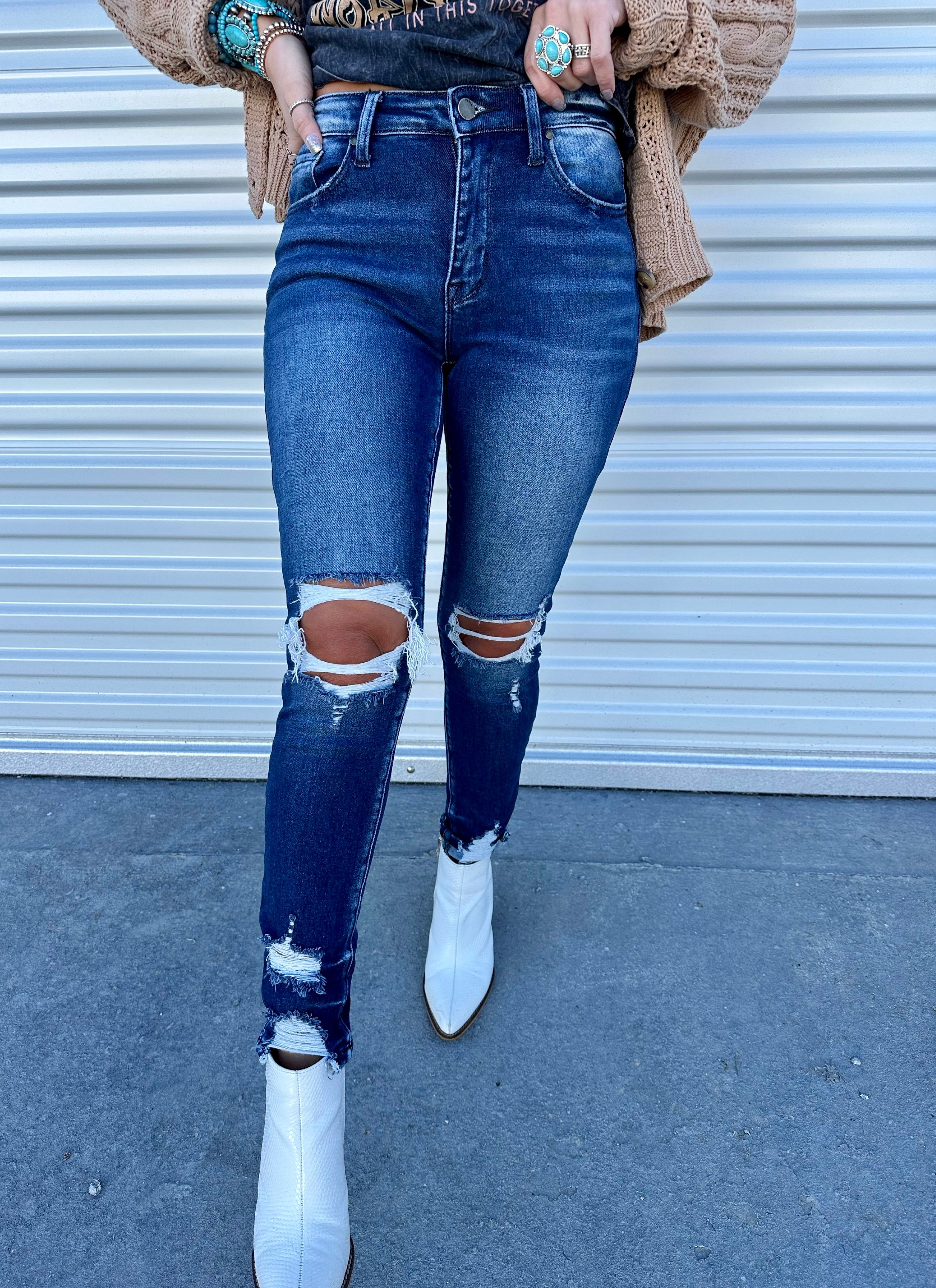 Sara Sage Distressed Skinny Jeans – T’s Tanning & Boutique