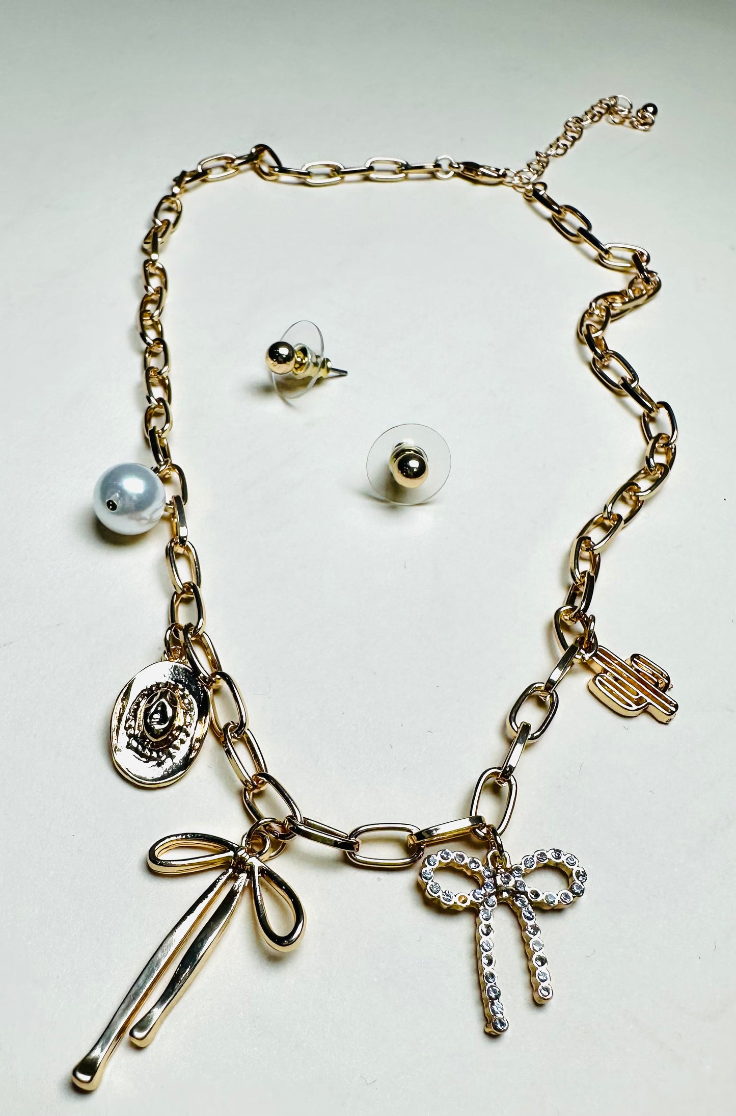 Gold Bow & Pearls Charm Necklace